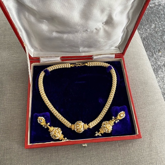 Indian costume jewelry with box - Picture 3 of 8